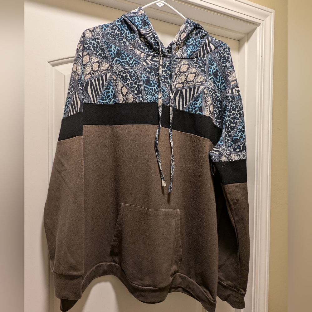 Lightweight hoodie, 2XL, brown and animal print.
